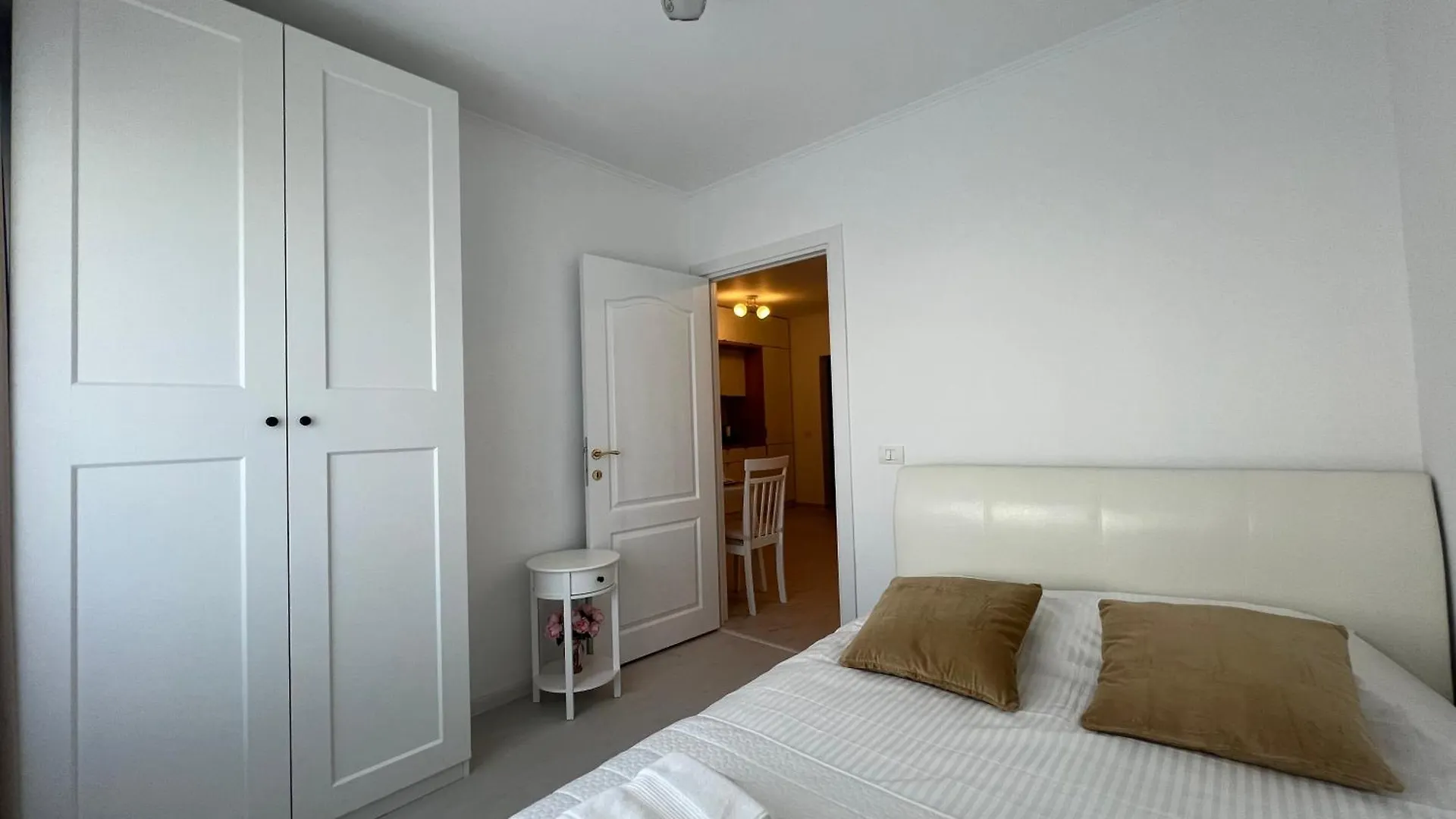 Central One Luxe - Bukarest Apartment